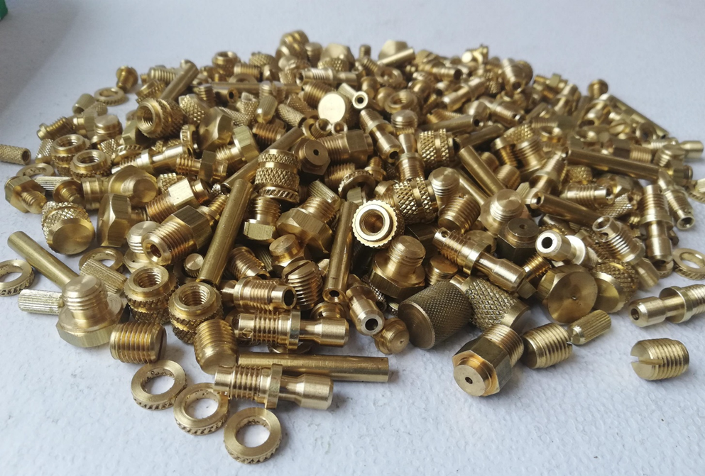 Conjunto de componentes de latón fabricados por HEMARESA